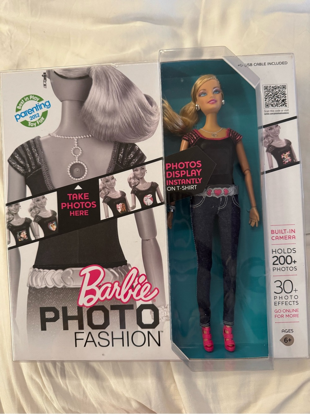 Barbie Photo Fashion Doll – Black Top, Dark Blue Jeans & Pink Accents NIB